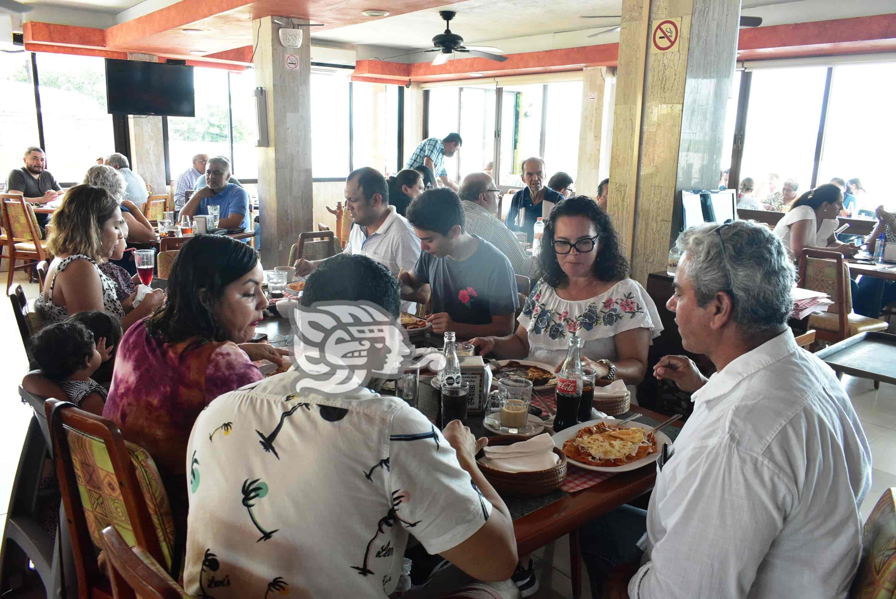 Favorable afluencia en restaurantes de Coatzacoalcos por Día del Padre