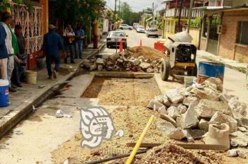 Reparan más de seis socavones en diferentes zonas de Minatitlán

