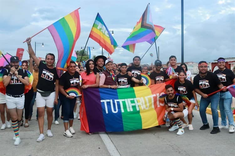 Tlacotalpan se pinta de colores con la Marcha del Orgullo LGBTQ+