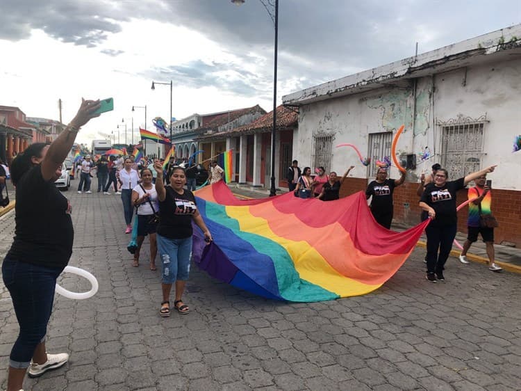 Tlacotalpan se pinta de colores con la Marcha del Orgullo LGBTQ+