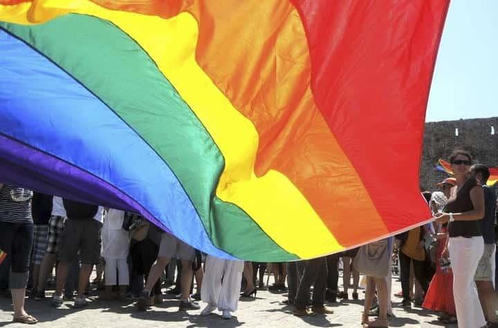 Realizarán con sombrillas caminata del orgullo gay, en Veracruz