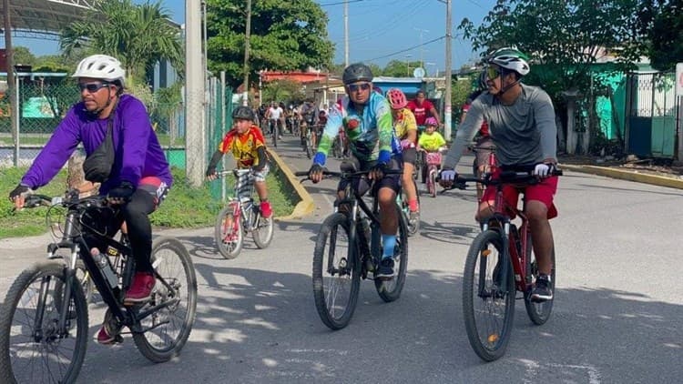 Se realizó la Primera Rodada por el Día del Padre en Úrsulo Galván