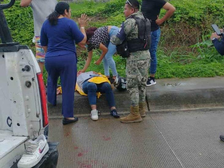 Motociclista es atropellada por una patrulla de la policía en Veracruz