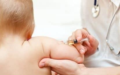 EU inicia vacunación contra covid-19 a bebés de 6 meses de nacidos