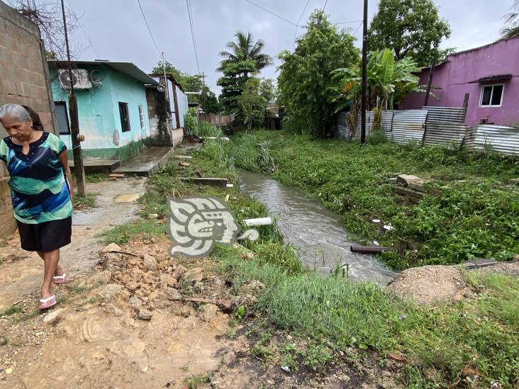 Urgen alcantarillas en arroyo de Minatitlán; temen inundaciones