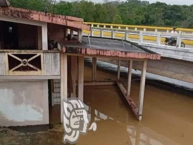 Río Uxpanapa supera escala crítica; inunda zona rural de Las Choapas