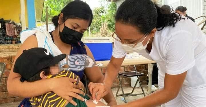 Se lleva a cabo vacunación a pequeños en la Unidad Médica del DIF