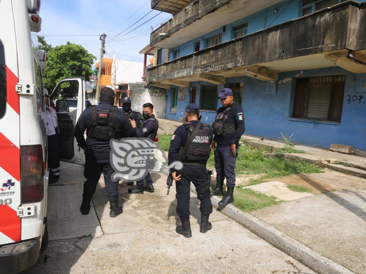 Casi fríen a marino en Coatza; su pareja le arrojó aceite hirviendo