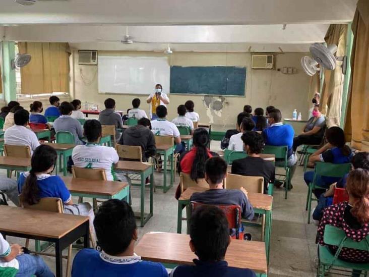 Alertan por brote de covid-19 dentro de una secundaria en Veracruz