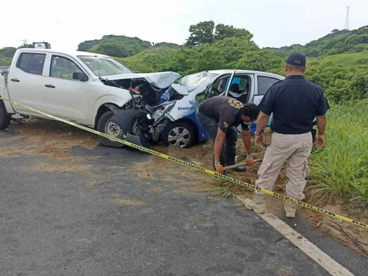 Mujer muere en su automóvil al ser impactada por una camioneta en Alvarado