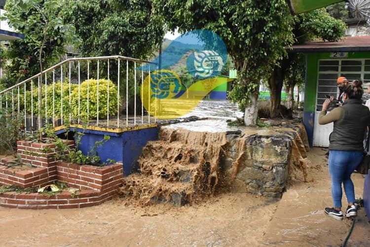 (+Video) Barrancada afecta a más de más de 300 viviendas en Acultzingo