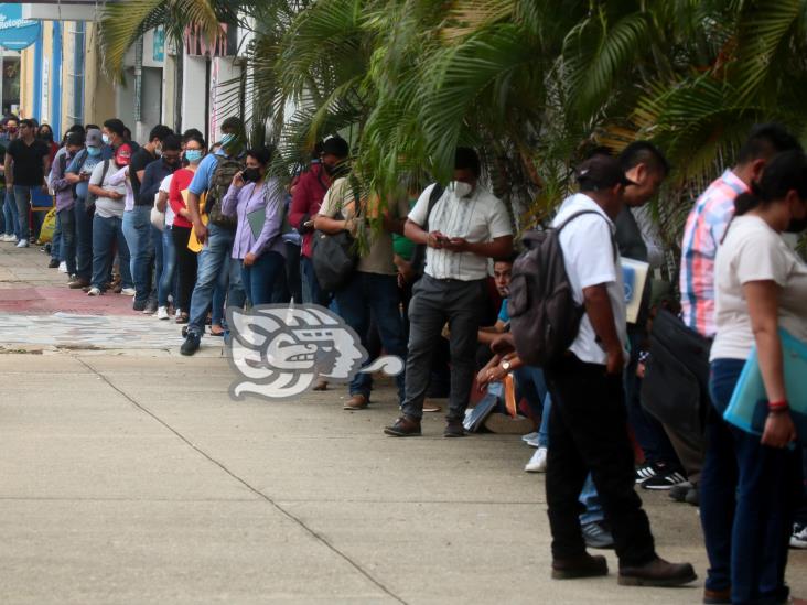 Abarrotan ayuntamiento de Coatzacoalcos por ofertas laborales en Protexa