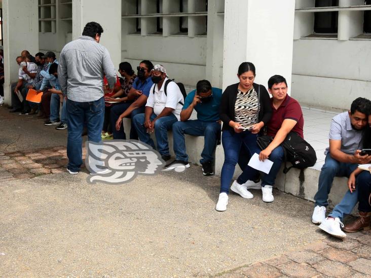 Abarrotan ayuntamiento de Coatzacoalcos por ofertas laborales en Protexa