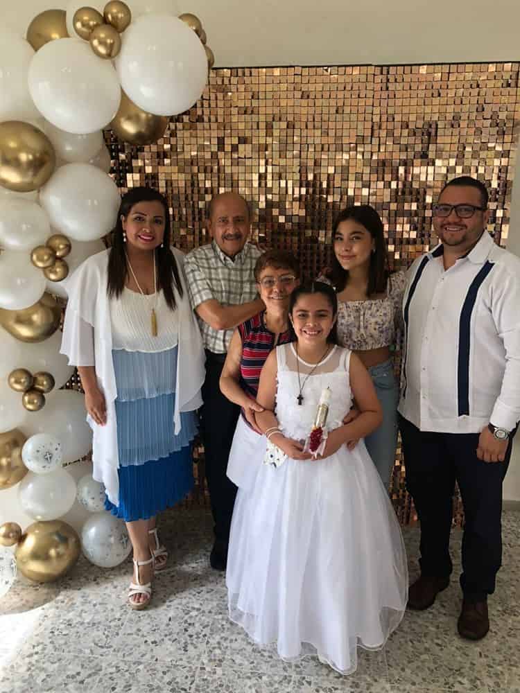 Elisa Alcalde León realiza el sacramento de Confirmación