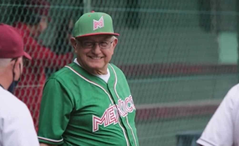 AMLO Juega Partido Con Leyendas Del Beisbol