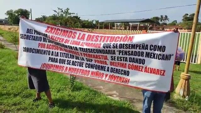 Padres de familia piden la detención de profesor en Nautla por retención de menor