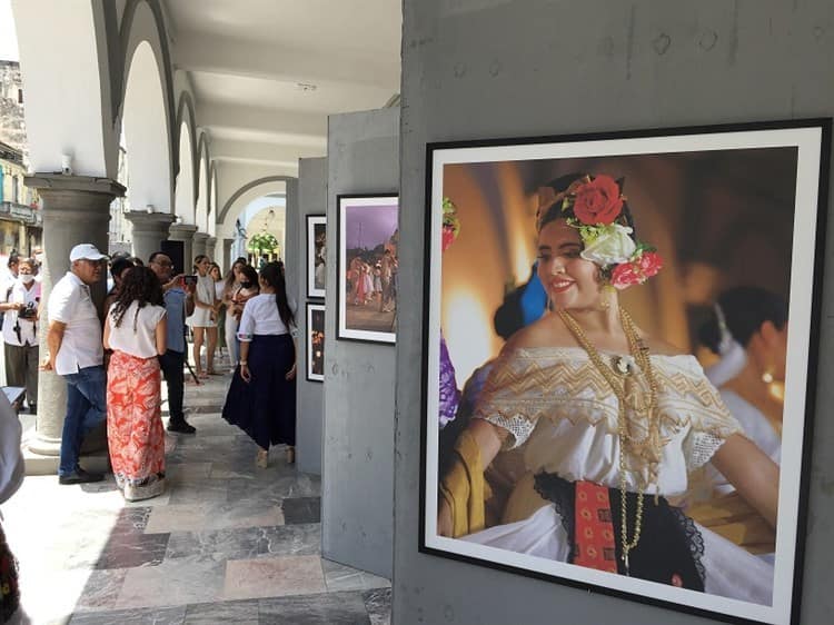 Inauguran la exposición “Jarochas” en Palacio Municipal de Veracruz