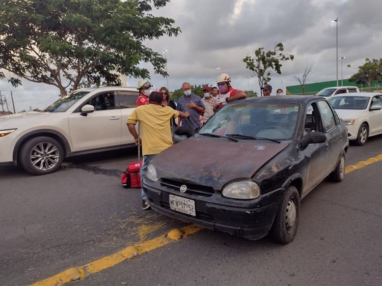 Automóvil atropella a mujer sobre la Unidad Habitacional El Coyol en Veracruz(+video)