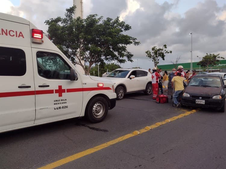 Automóvil atropella a mujer sobre la Unidad Habitacional El Coyol en Veracruz(+video)