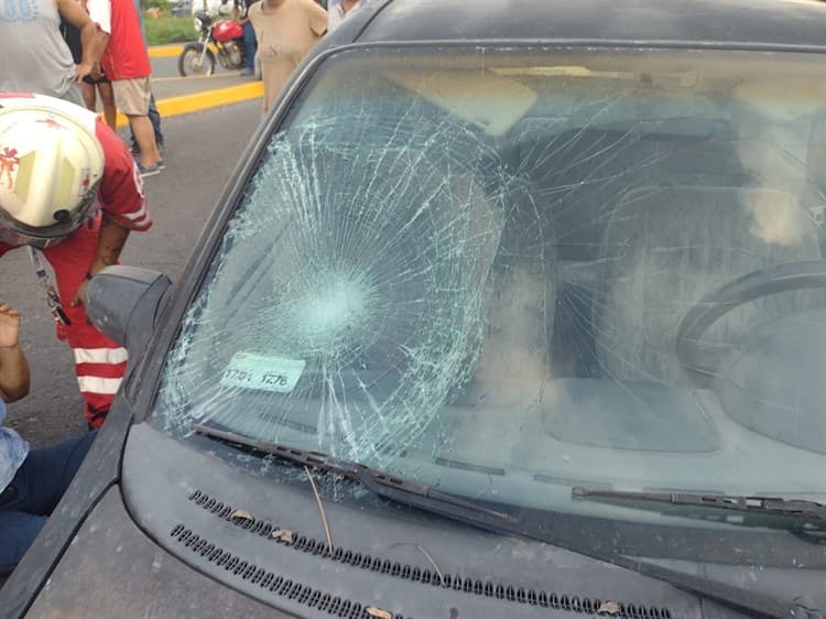 Automóvil atropella a mujer sobre la Unidad Habitacional El Coyol en Veracruz(+video)