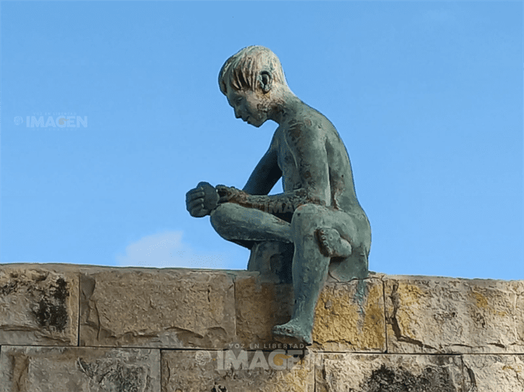 Se roban parte de escultura Niños Pescadores en Veracruz