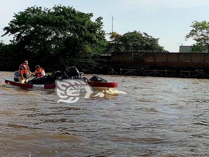 Inicia entrega de despensas a sector vulnerable de la zona rural de Minatitlán