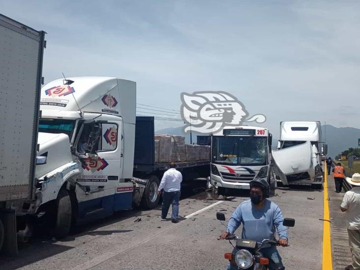 Aparatoso choque en la Puebla-Córdoba; cierran la circulación