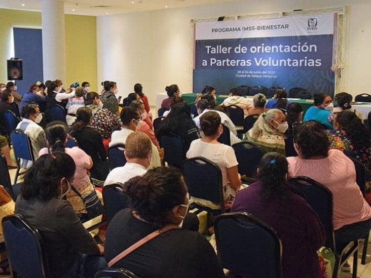 Imparte IMSS-Bienestar Veracruz Norte taller a parteras voluntarias