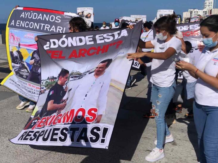 Marchan para exigir aparezca el director de la Policía Vial de Veracruz desaparecido