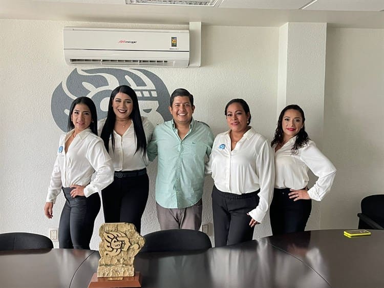 Comité de la organización Miss Mundo Alvarado visita periódico Imagen de Veracruz