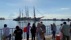Arriba velero colombiano al puerto de Veracruz