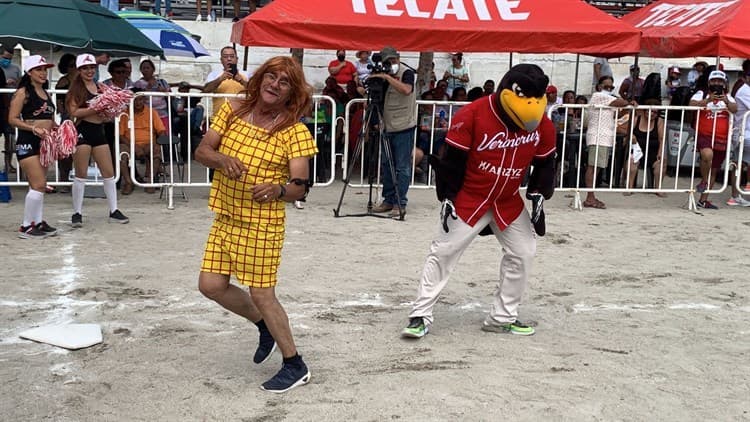 Regresó tradicional partido playero de Solteras vs Casadas previo al Carnaval