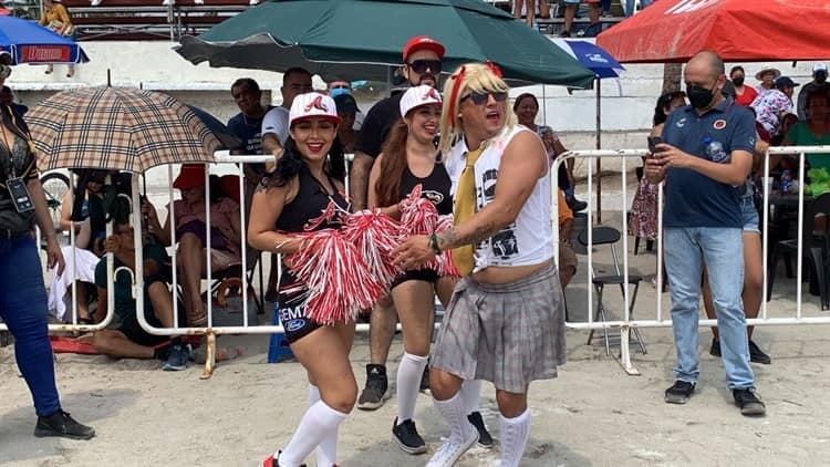 Regresó tradicional partido playero de Solteras vs Casadas previo al Carnaval