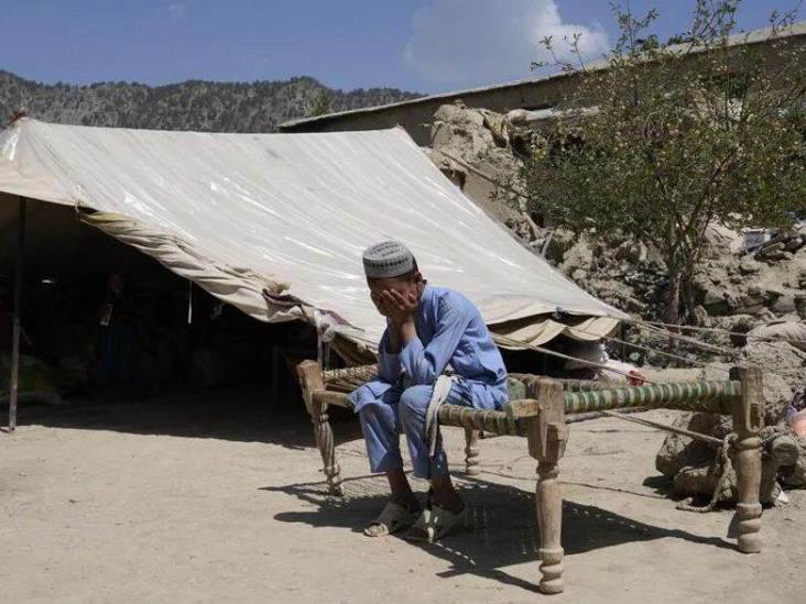 Ya suman 155 niños muertos tras terremoto en Afganistán