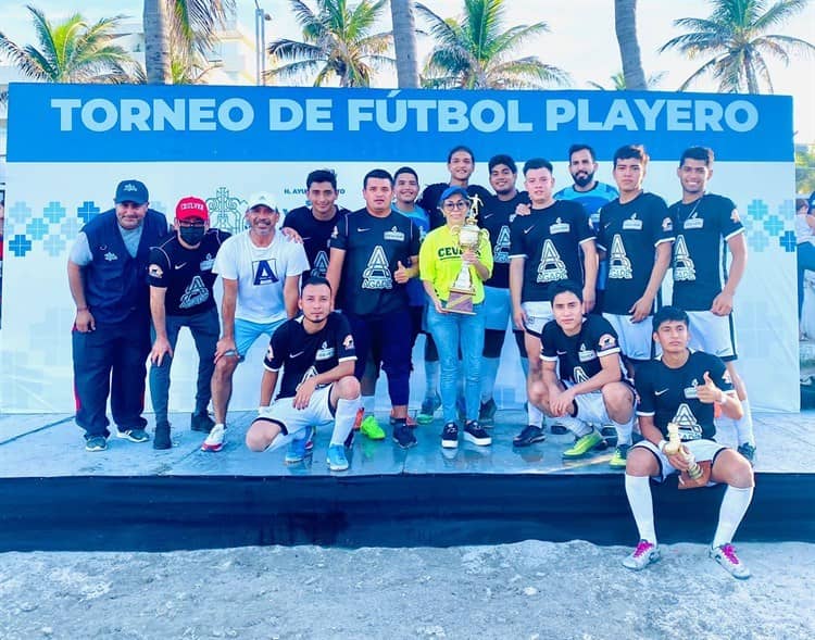 Gana equipo de CEULVER Torneo de Futbol Playero en Veracruz