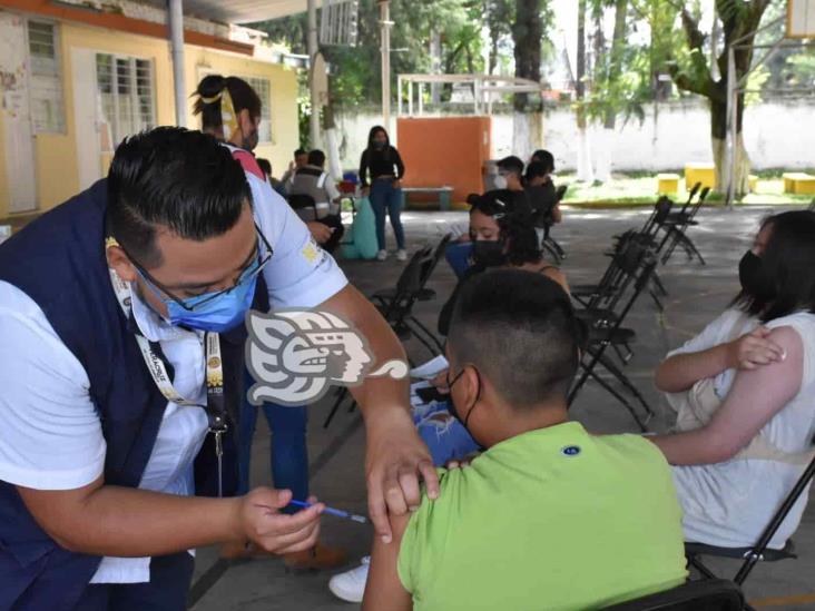 En el mercado de Cerritos, arranca vacunación de 5 a 11 años en Orizaba