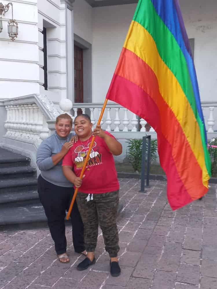 Posponen encendido de luces de la comunidad LGBTIQ+ en el Registro Civil de Veracruz