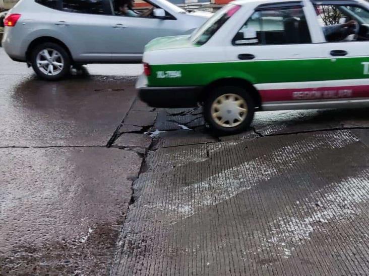Lluvias dejan afectaciones en la avenida Ruiz Cortines de Xalapa