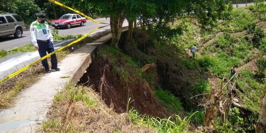 PC alerta por socavón en tramo carretero Yecautla-Misantla