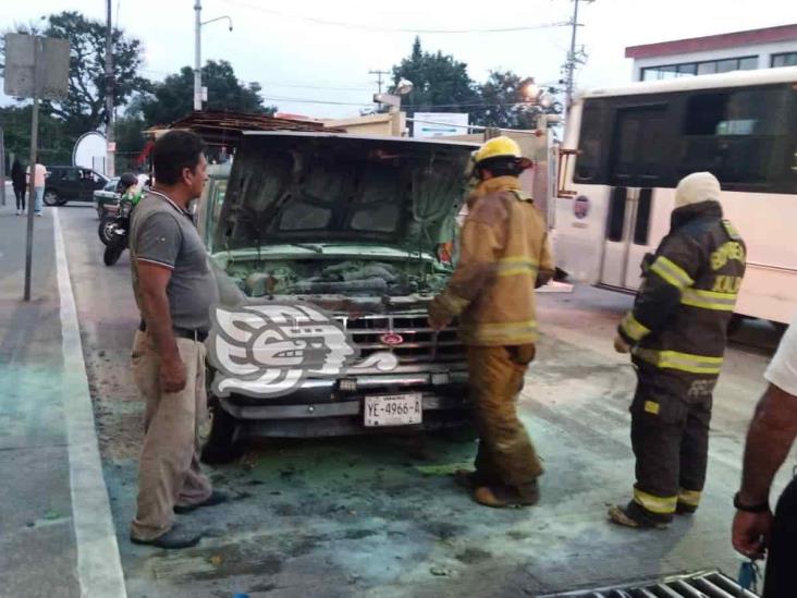 ¡Salvan el día! Ciudadanos evitan incendio de camioneta en Xalapa