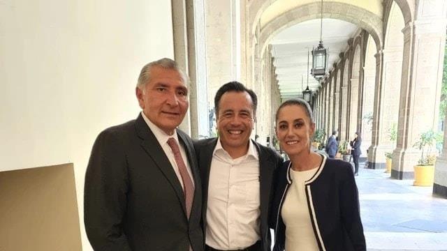 Cuitláhuac presume foto con dos presidenciables en la CDMX; ¡Fotaza, dice