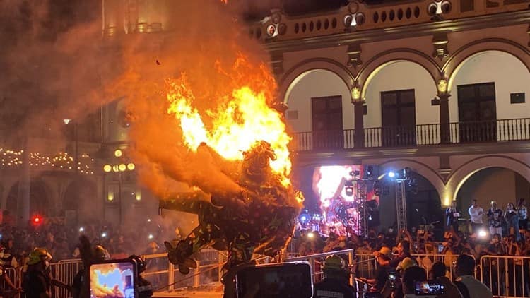 ¡El covid ardió! Inicia el Carnaval de Veracruz 2022 con Quema del Mal Humor(+video)