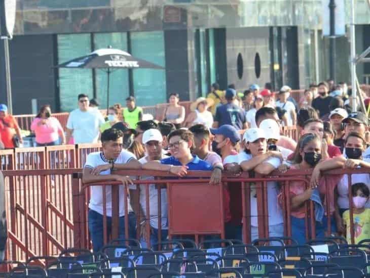 Fans hacen fila para ver a Nicky Jam en el Carnaval de Veracruz 2022(+video)