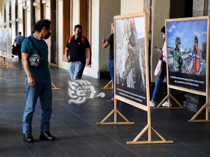 Ejército Mexicano realiza exposición fotográfica en pasillo de Palacio de Gobierno