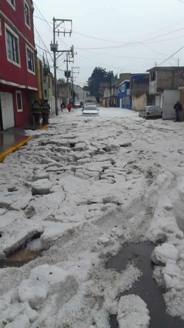 Toluca se cubre de nieve por granizada en la zona sur (+video)