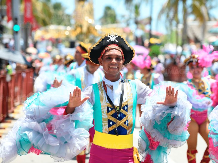 Inicia tercer gran desfile del Carnaval de Veracruz 2022(+video)