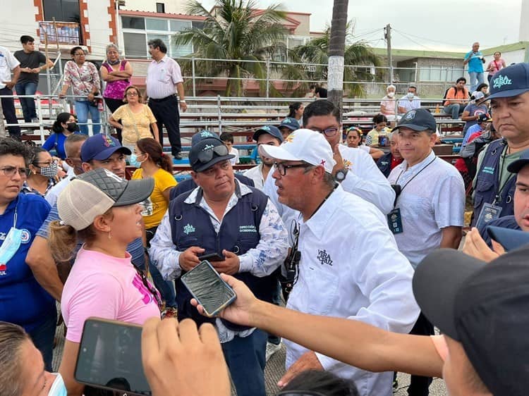 Policía desaloja a graderos que bloquearon desfile del Carnaval de Veracruz (+video)