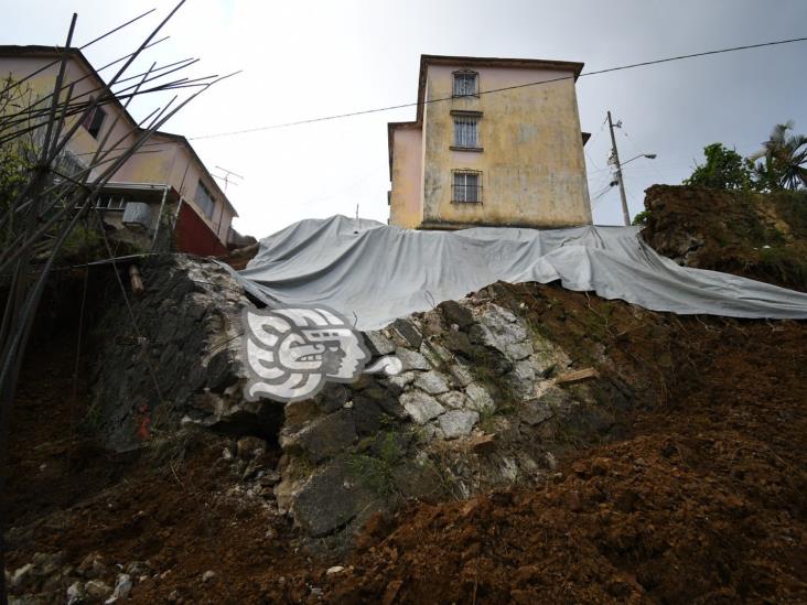 Foco rojo en deslizamientos; edificios en riesgo de caer en Nuevo Xalapa