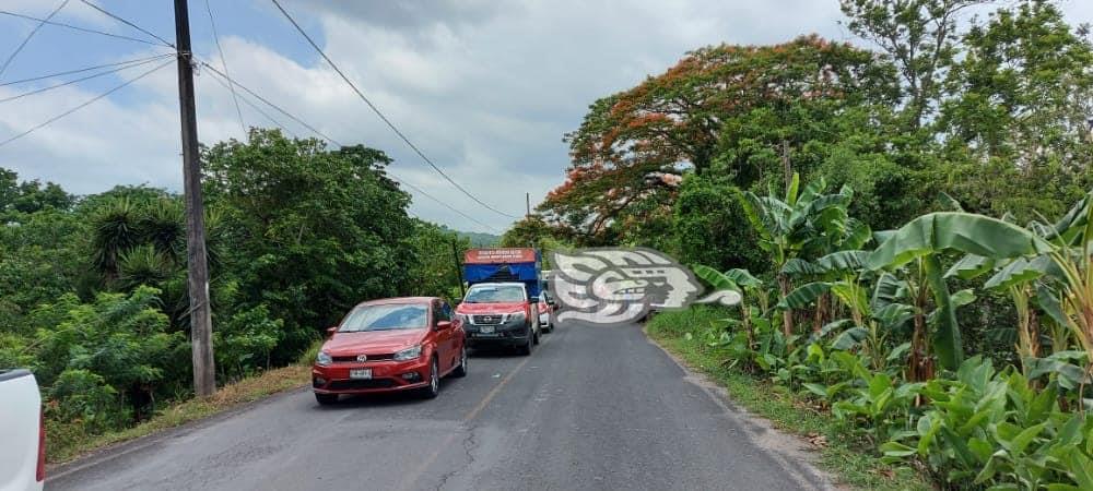 Bloquean carretera Misantla a Martínez de la Torre; tienen cuatro días sin luz