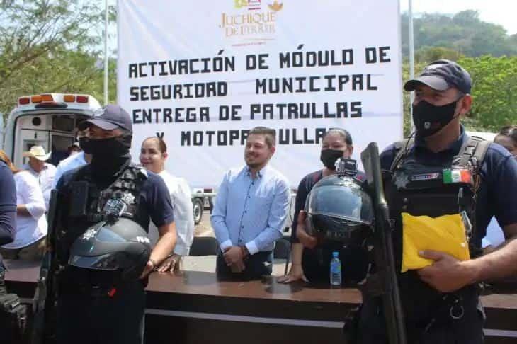Policías de Juchique de Ferrer renuncian ante la falta de salarios